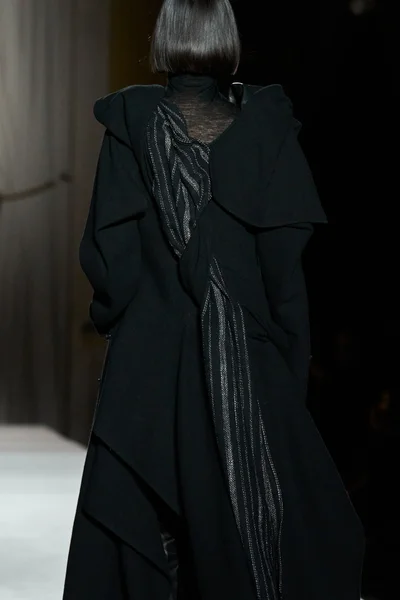 Look 18